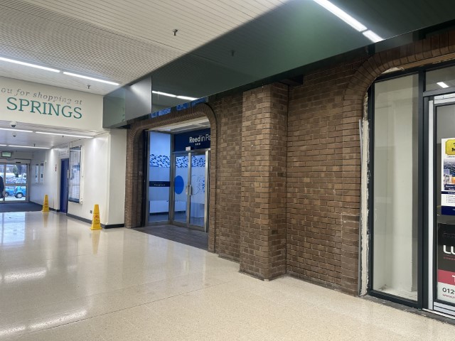 RETAIL UNIT TO LET IN THE SPRINGS, SPRING GARDENS, BUXTON